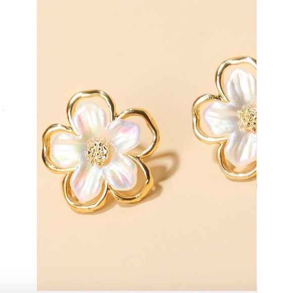 Pearlescent Flower Stud Earrings - Picture 9 of 10